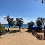 Albatross Mobile Homes On Cala Canyelles リョレート・デ・マル